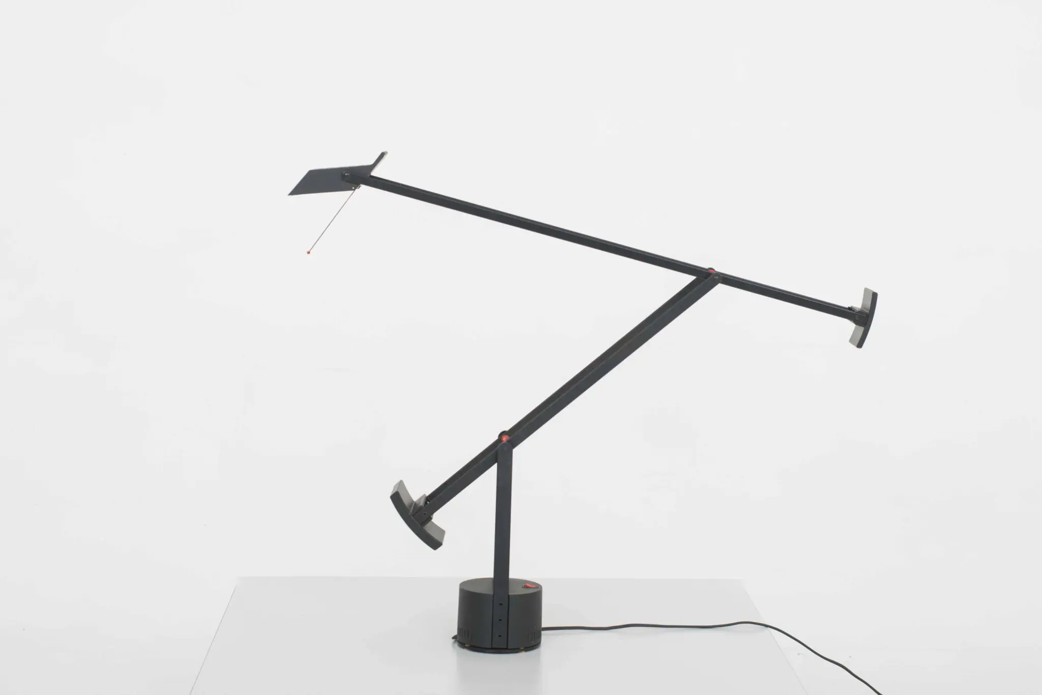 Richard Sapper Tizio 50 Tischleuchte von Artemide