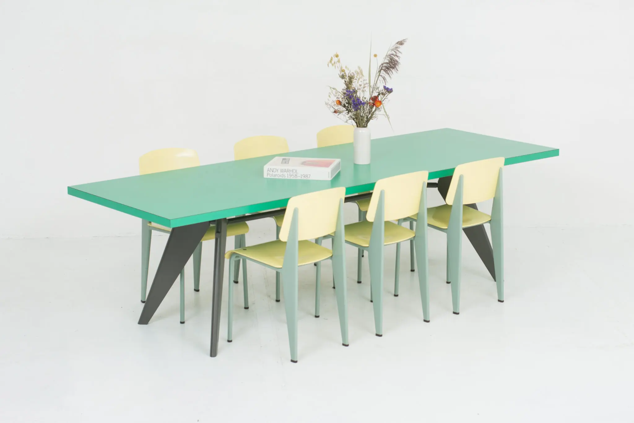 Jean Prouvé EM Tisch von Vitra in HPL Smaragd