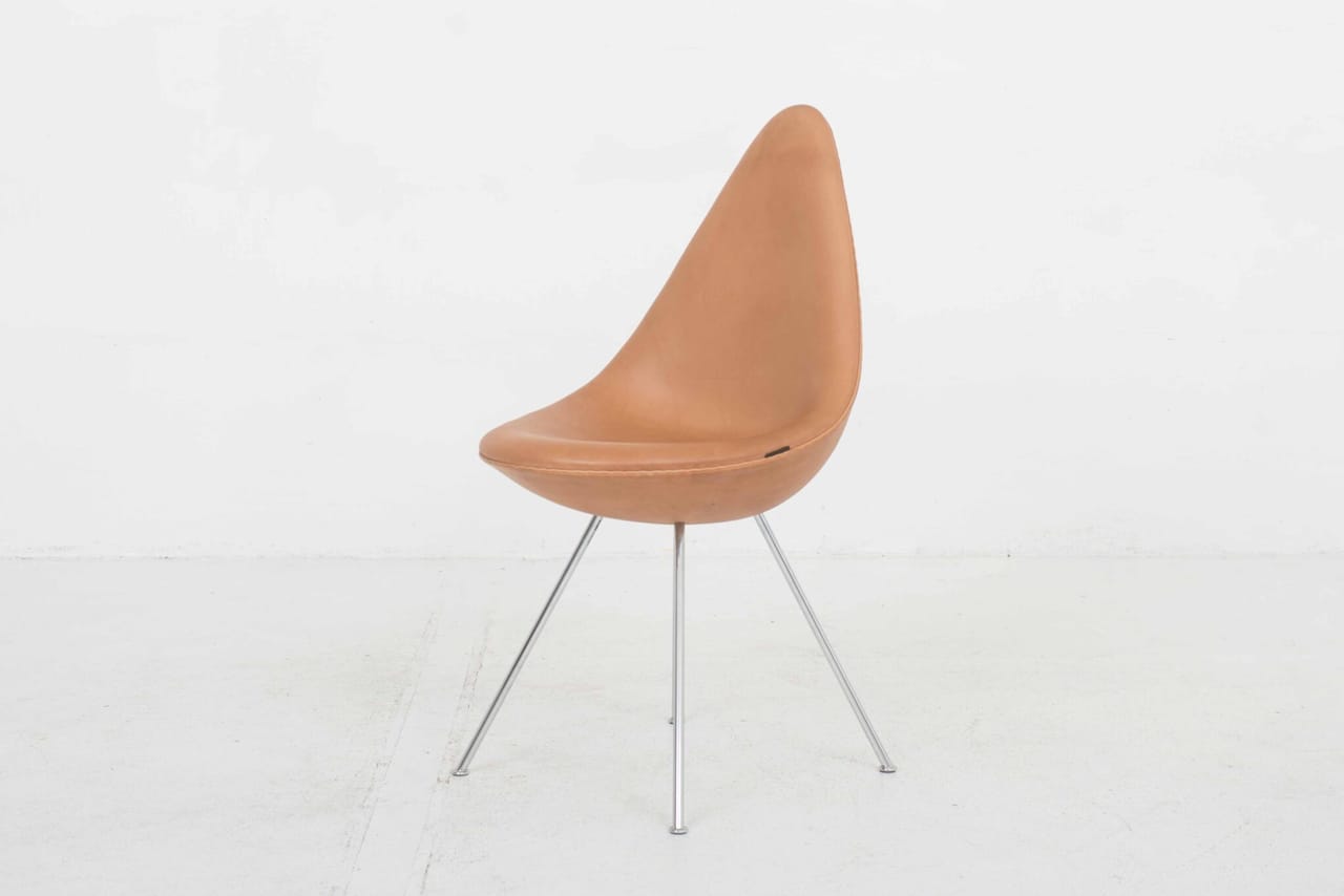 Fritz Hansen Drop Stuhl von Arne Jacobsen in Naturleder