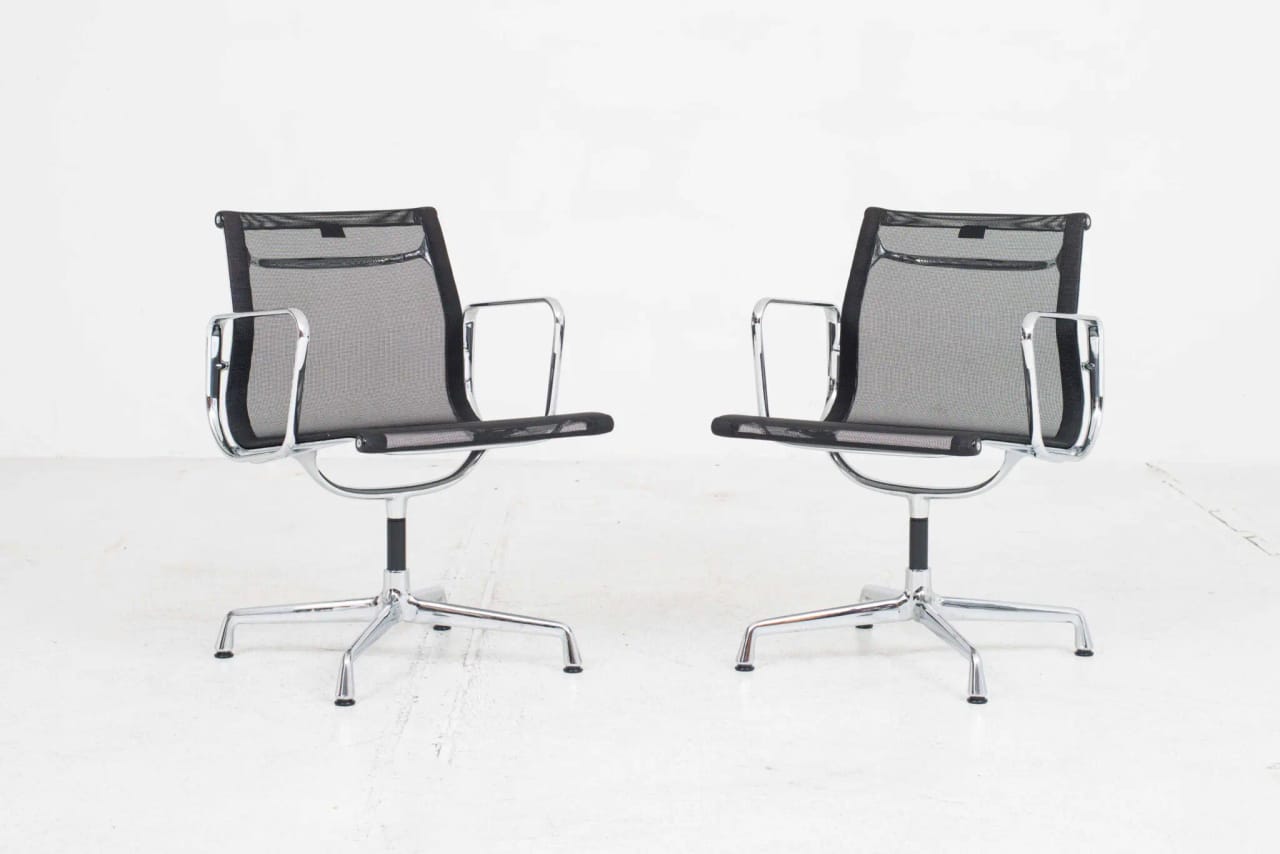 Vitra EA 105 / 106 / 107 / 108 Bürostuhl von Eames mit schwarzem Netzstoff