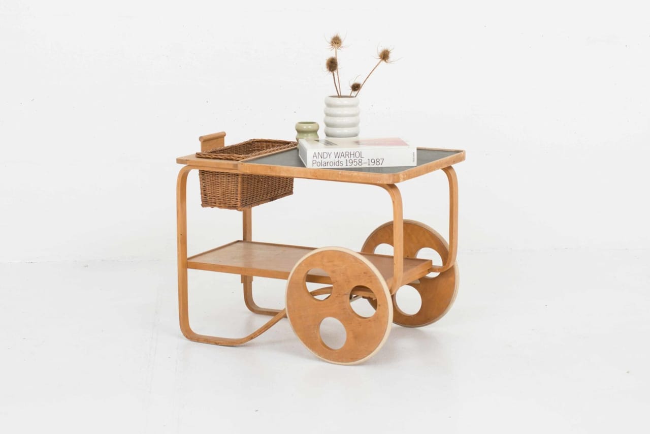 Teewagen von Alvar Aalto, produziert von Horgenglarus für Wohnbedarf