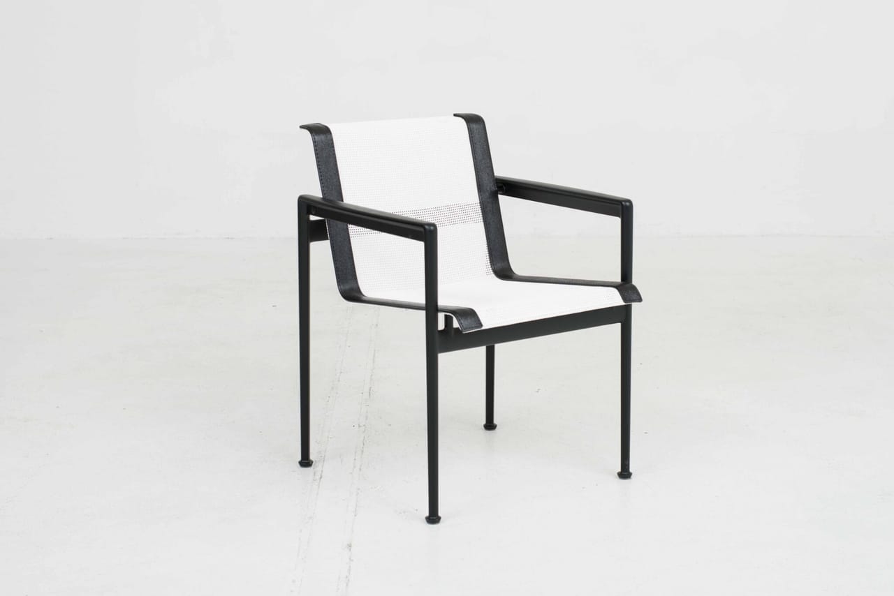Knoll International 1966 Stuhl mit Armlehnen von Richard Schultz in Schwarz-Weiss