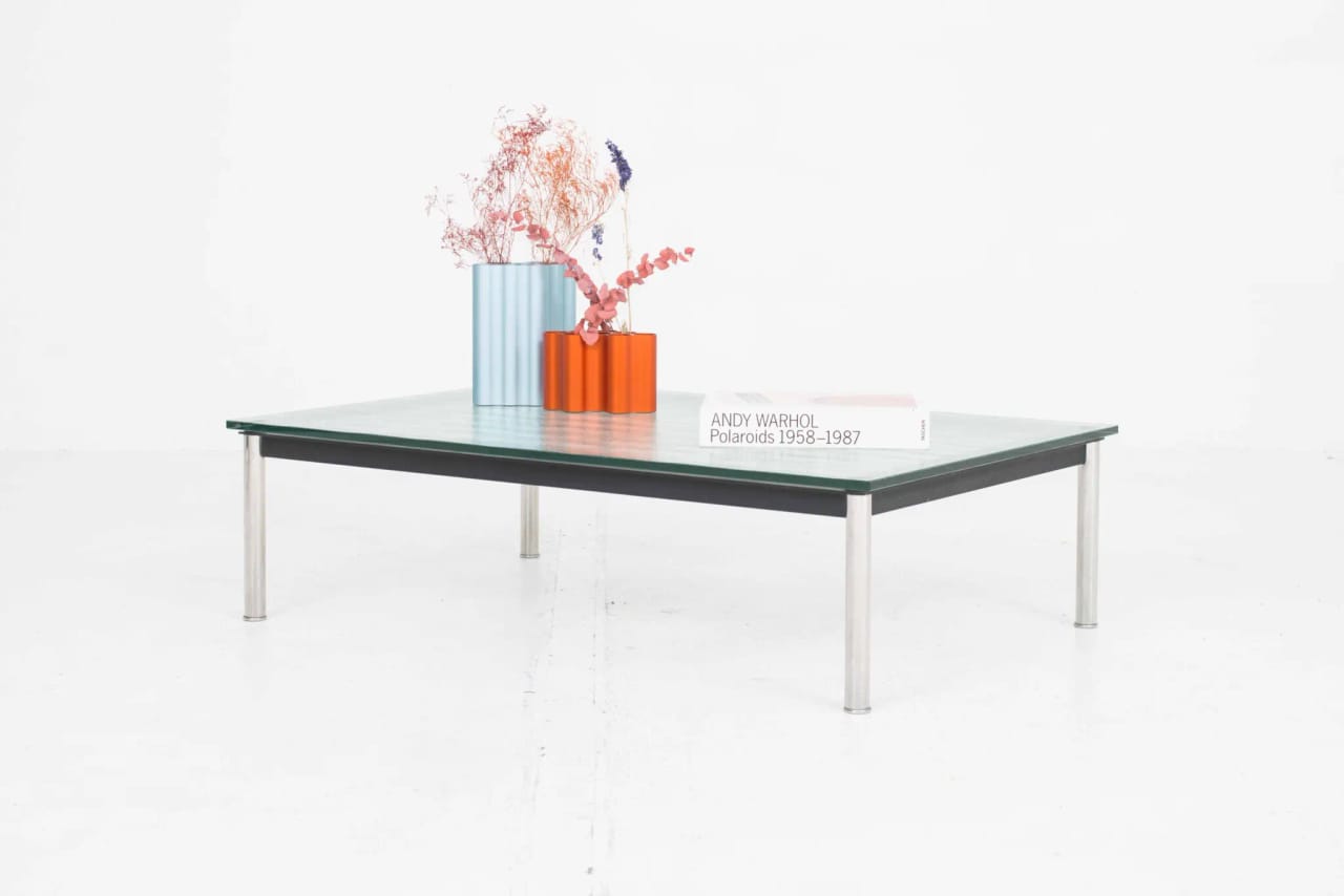 Cassina LC10 Couchtisch von Le Corbusier, outdoortauglich