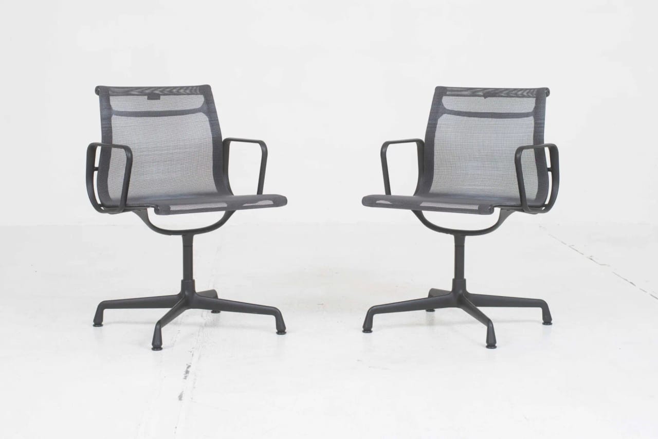 Vitra EA 103 Dine Chair von Eames in grauem Netzstoff & schwarzem Untergestell