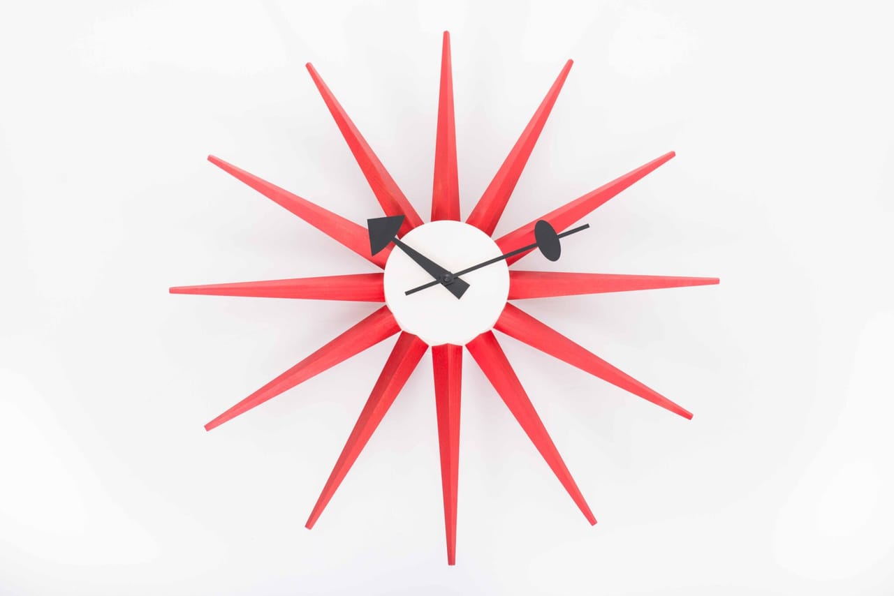 Vitra Wanduhr Sunburst Clock von George Nelson in Rot