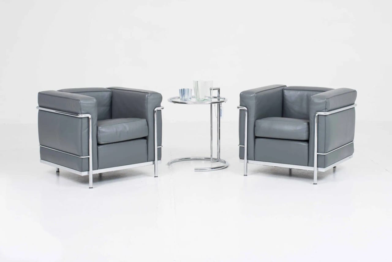 Cassina LC2 Sessel von Le Corbusier in grauem Leder - 2 Fauteuil Grand Confort