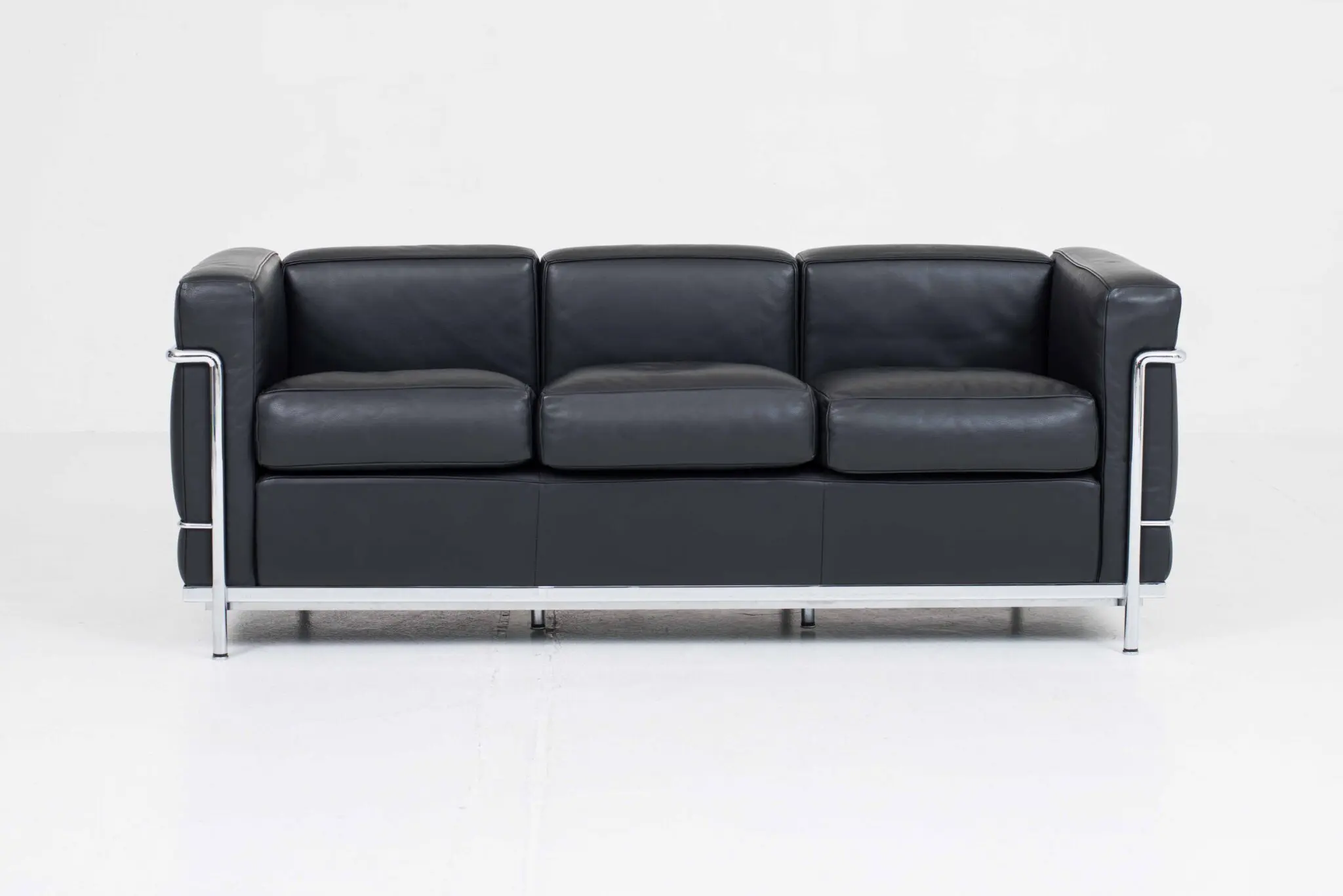 Cassina LC2 3-Sitzer Sofa von Le Corbusier in schwarzem Leder - 2 Fauteuil Grand Confort
