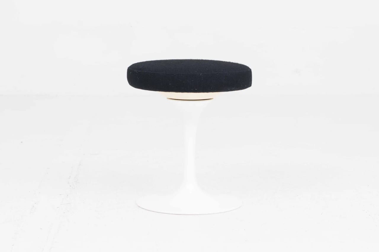 Knoll International Tulip Hocker von Eero Saarinen