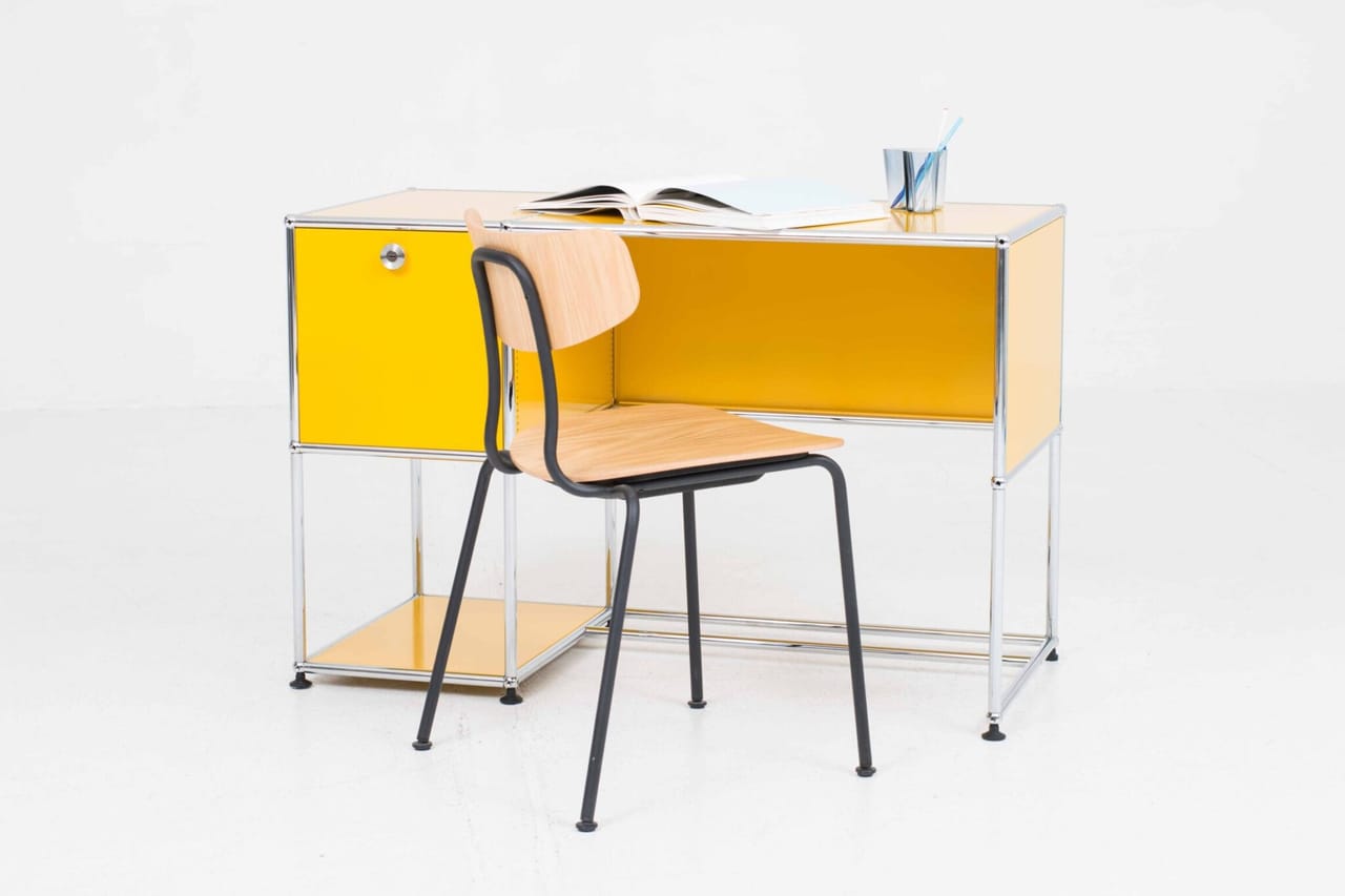 USM Schreibtisch B21 in Goldgelb