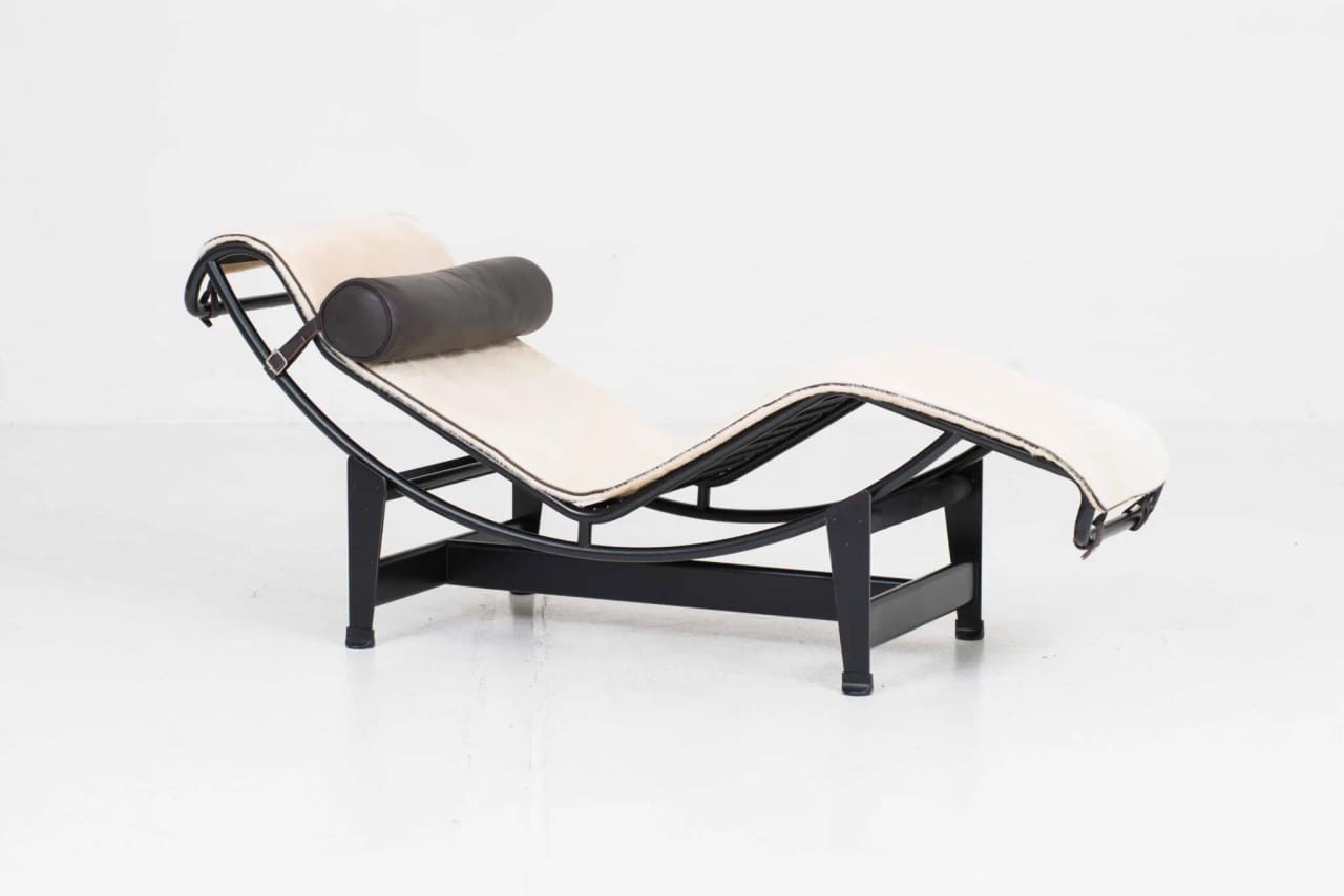 Cassina LC4 Chaise Longue von Le Corbusier mit blondem Fell, Sonderedition 2011 - 4 Chaise Longue à reglage continu -