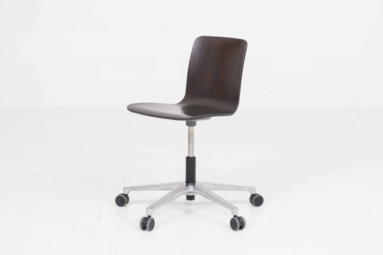 Vitra HAL Ply Studio Bürostuhl von Jasper Morrison in dunkler Eiche