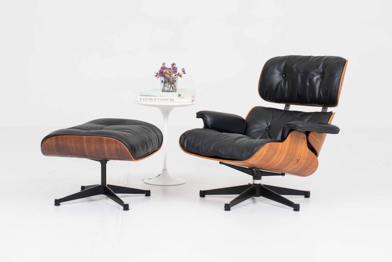 Vitra 670 Lounge Chair und Ottoman von Charles & Ray Eames, klassische Masse & Palisander