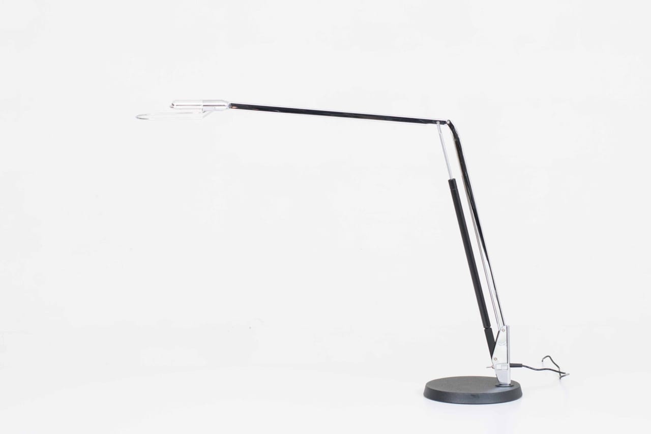 Belux Lifto LED Tischleuchte von Benjamin Thut in Chrom, mit Fuss - On / Off