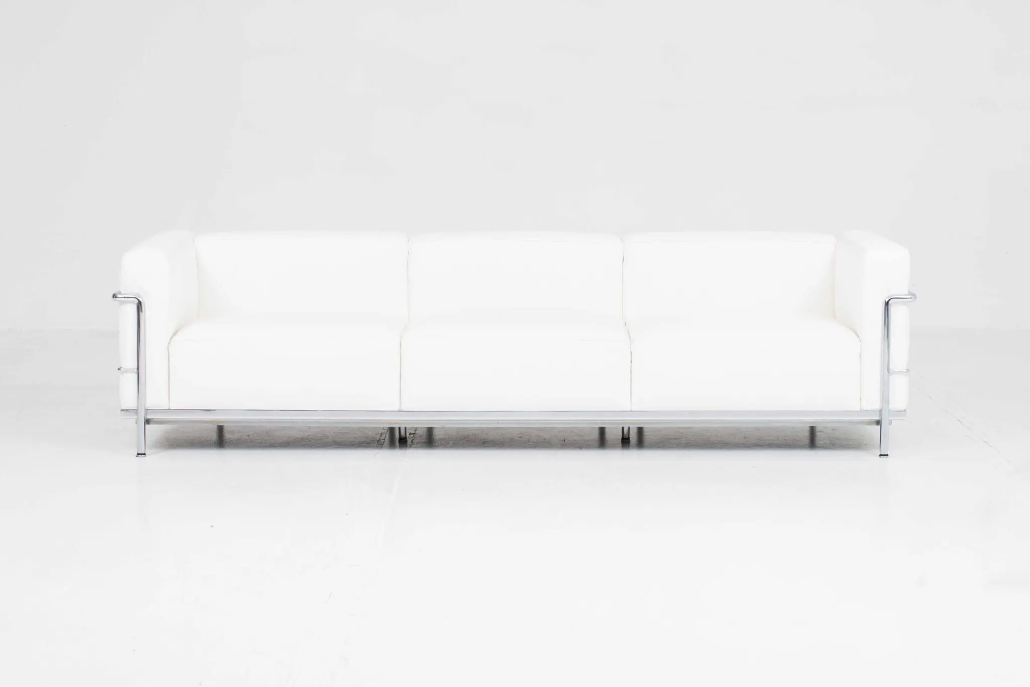 Cassina LC3 3-Sitzer Sofa von Le Corbusier in weissem Leder - 3 Fauteuil Grand Confort
