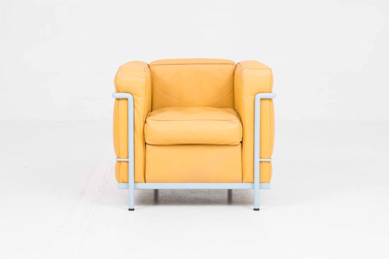 Cassina LC2 Sessel von Le Corbusier in senfgelbem Leder - 2 Fauteuil Grand Confort