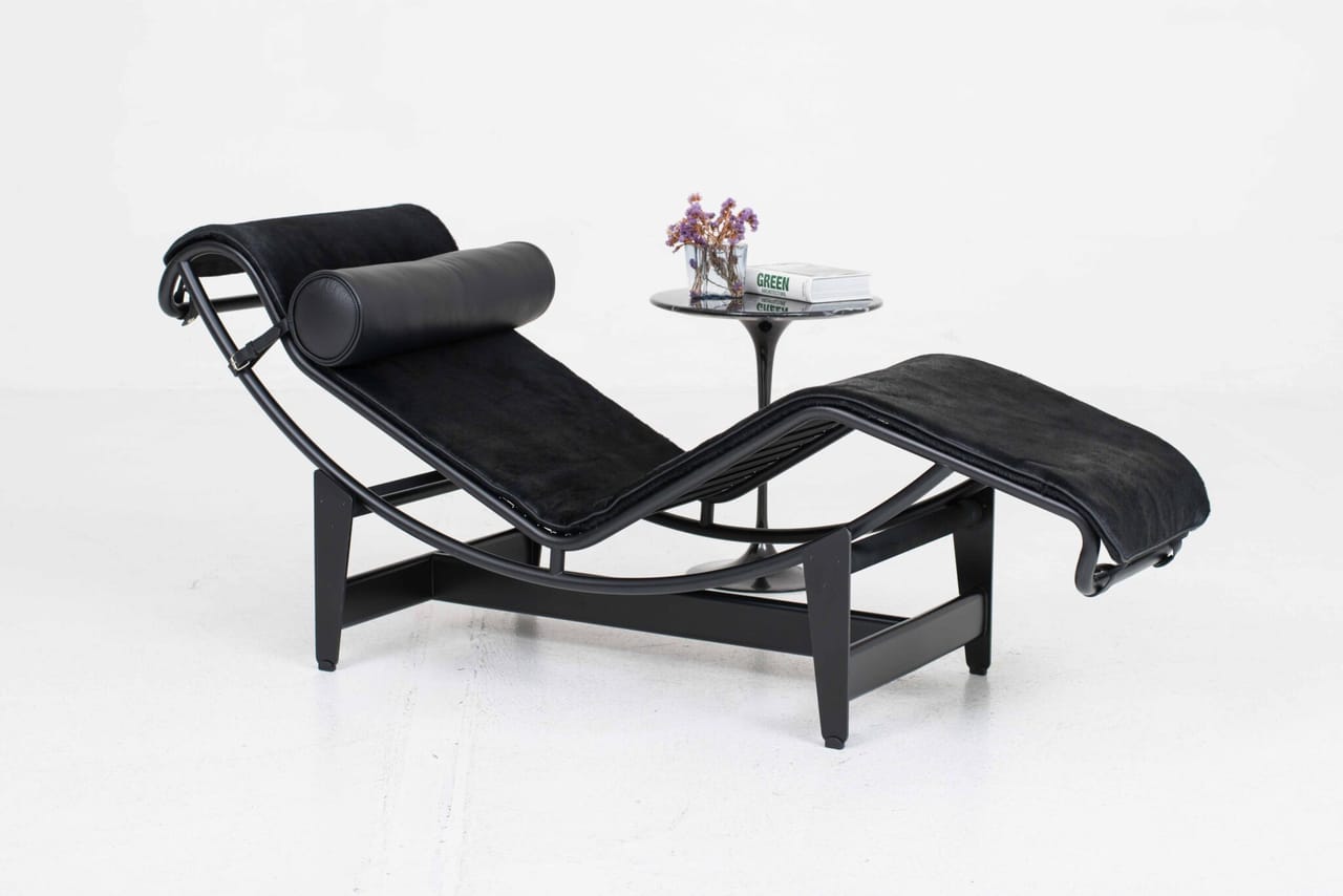 Cassina LC4 Chaise Longue von Le Corbusier mit schwarzem Fell - 4 Chaise Longue à reglage continu