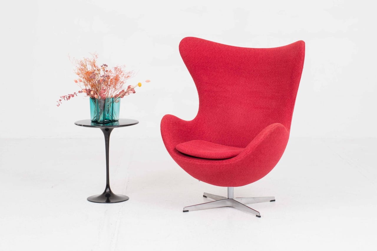 Fritz Hansen Egg Chair von Arne Jacobsen in rotem Stoff
