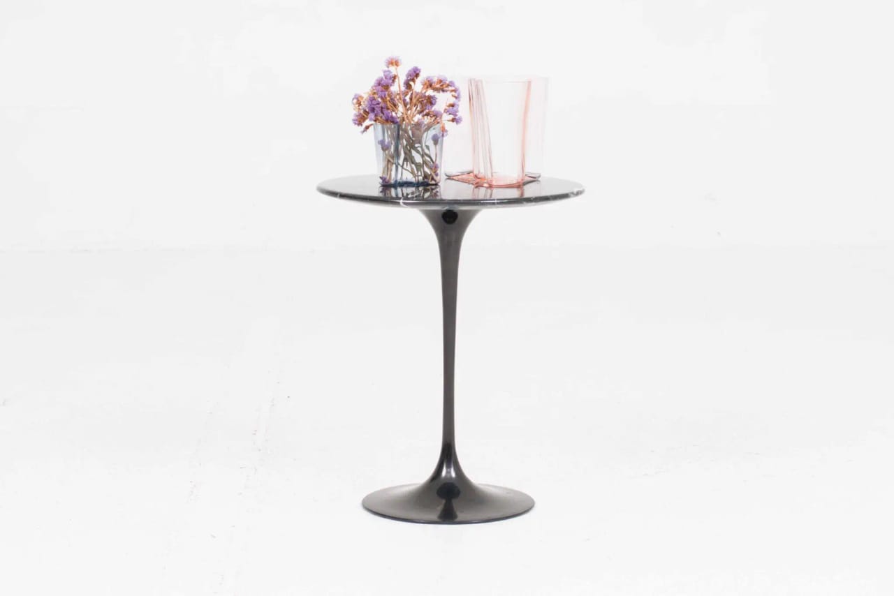 Knoll Tulip Beistelltisch von Eero Saarinen in schwarzem Marmor - Ø 41cm