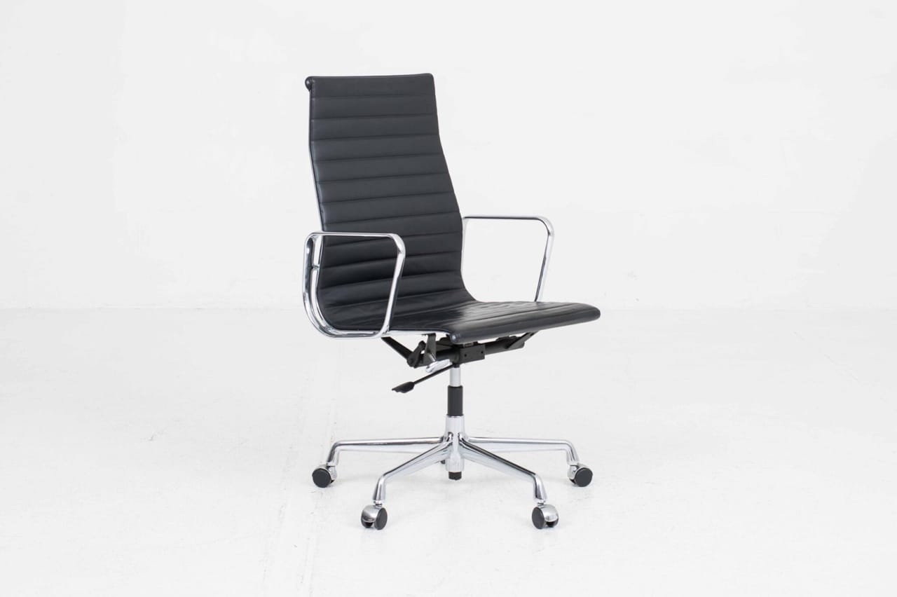 Vitra EA 119 Bürostuhl von Charles & Ray Eames in schwarzem Leder