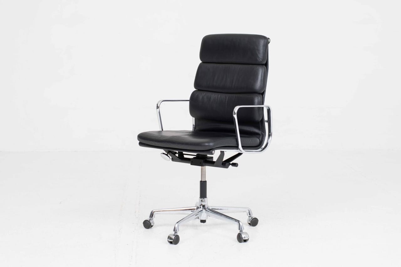 Vitra EA 219 Soft Pad Bürostuhl von Eames in schwarzem Leder