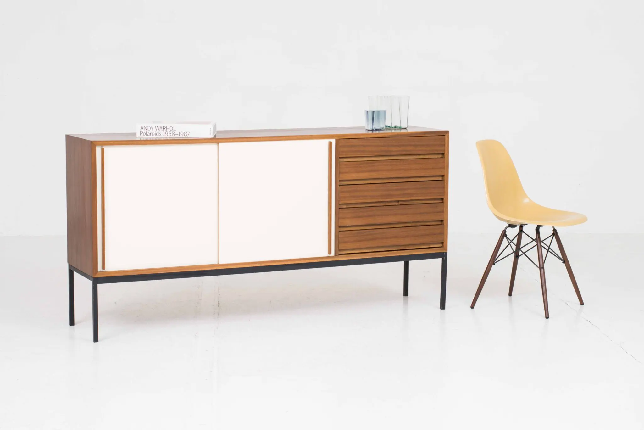Victoria Möbel Mid-Century Sideboard in Mahagoni